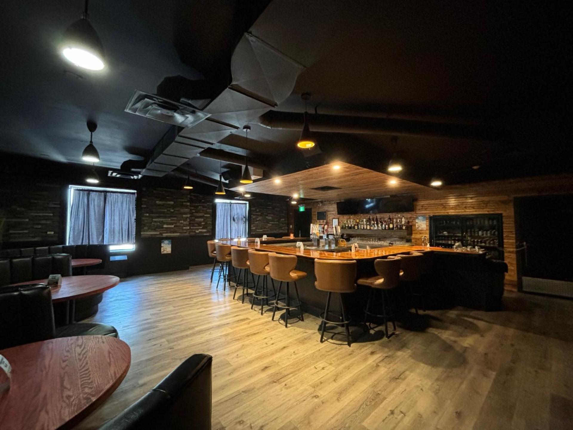 Ramada By Wyndham Estevan Bagian luar foto