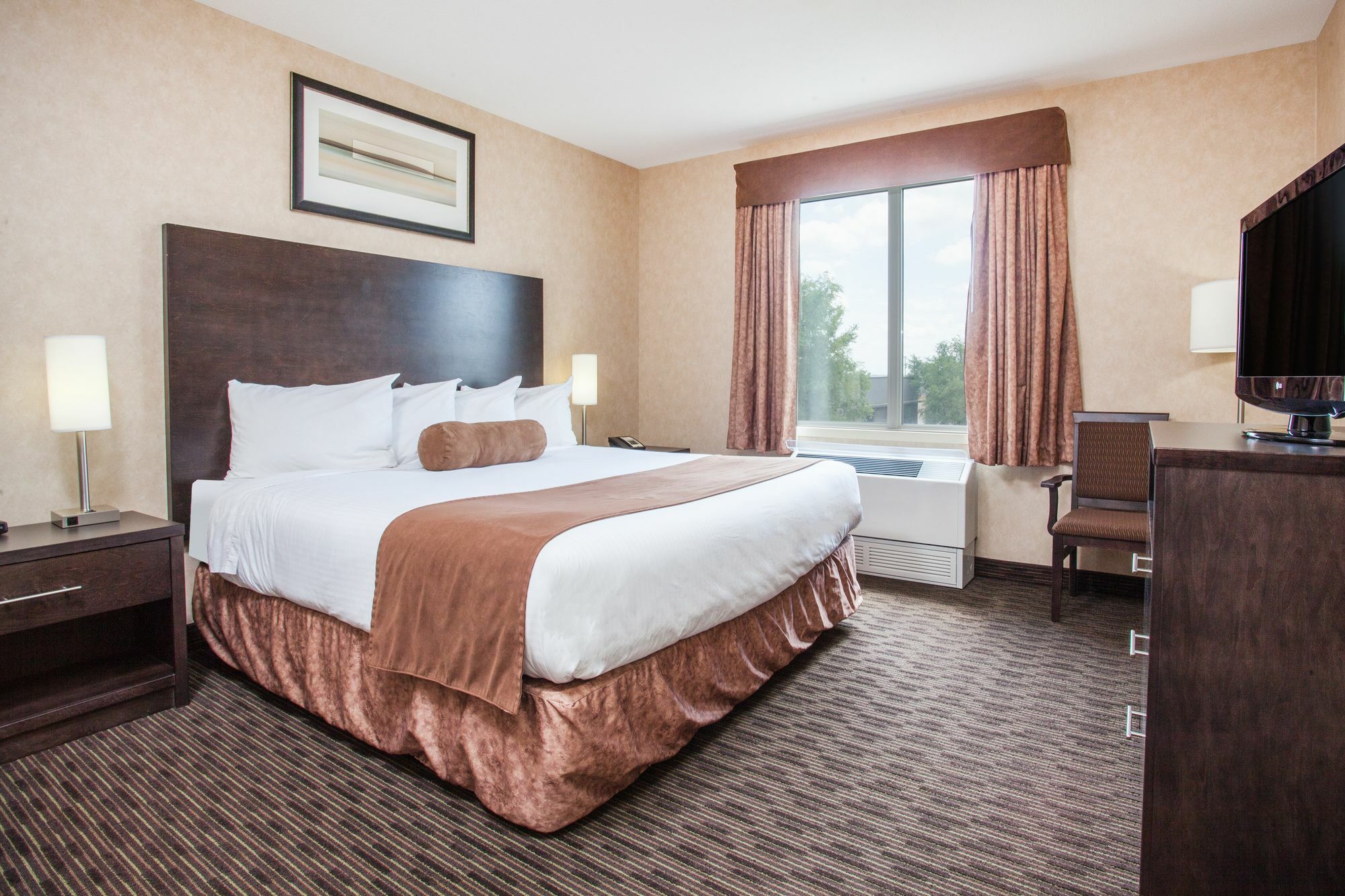 Ramada By Wyndham Estevan Bagian luar foto